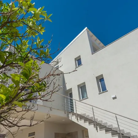Dream House Апарт-готель